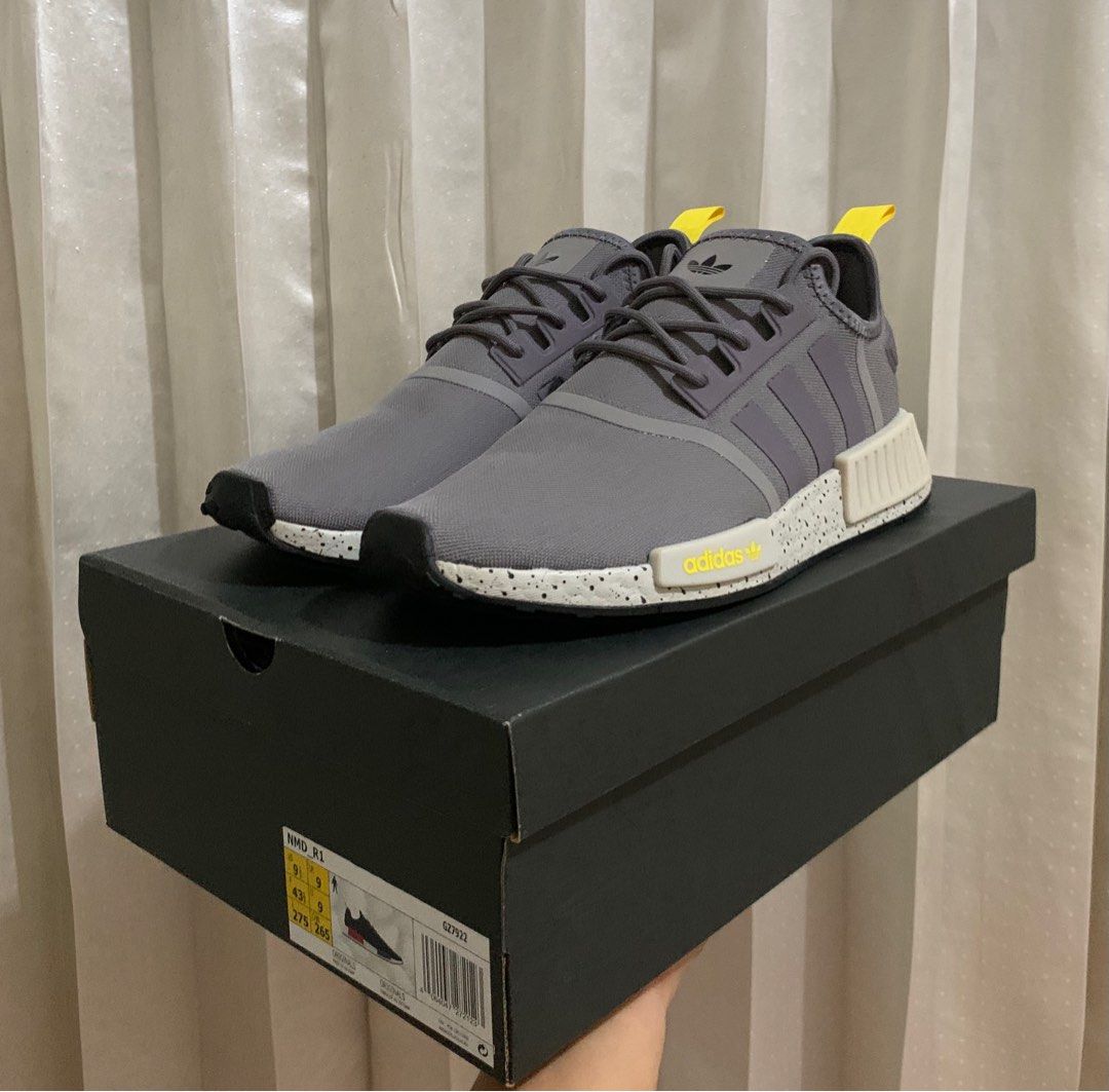 Adidas NMD R1 Trace Grey Cloud White, Fesyen Pria, Sepatu , Sneakers di  Carousell