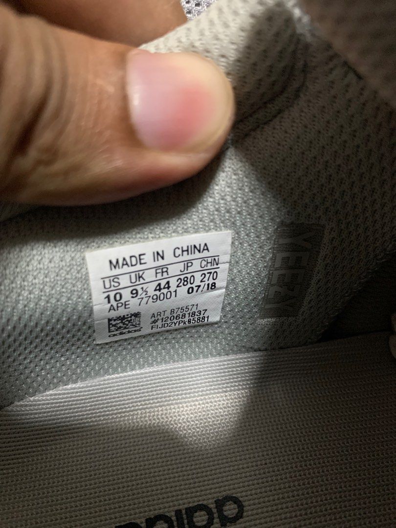 Yeezy 700 wave runner size tag hot sale