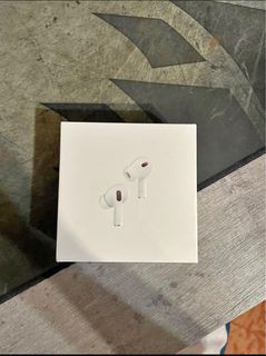 Apple Airpods Pro with Wireless Charging Case - White