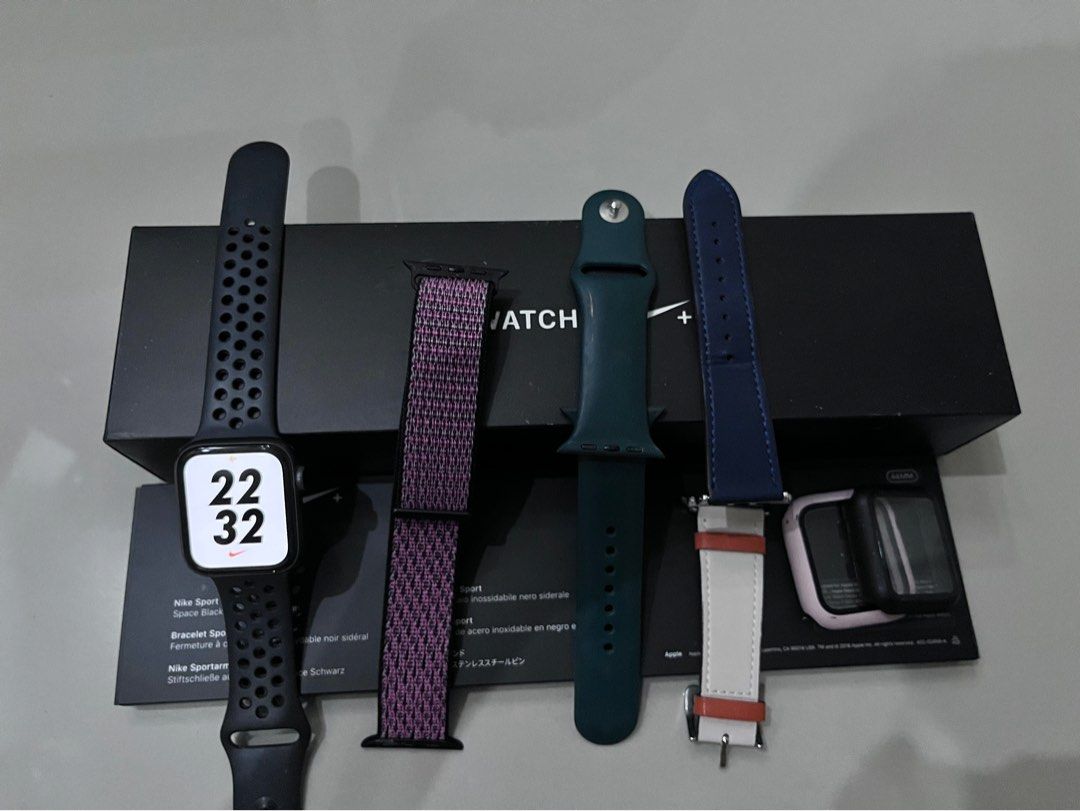 Apple Watch Series nike 44MM, Fesyen Wanita, Jam Tangan di Carousell