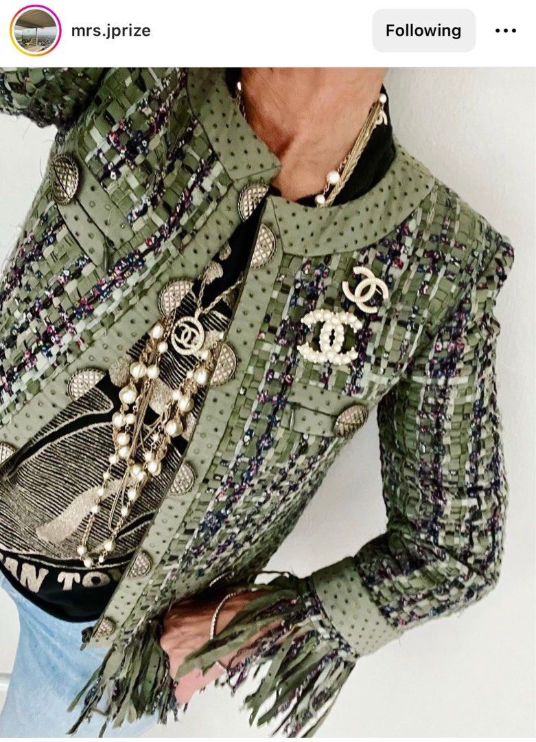 Authentic Chanel Cuba collection 17C tweed jacket size 42, Women's