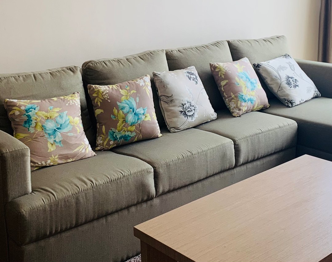 Bantal sofa cushion sofa floral 40x40 on Carousell