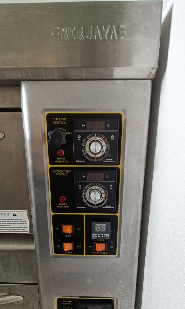 BERJAYA GAS HEATED BAKING OVEN 2 DECKS 4 PANS, TV & Home Appliances