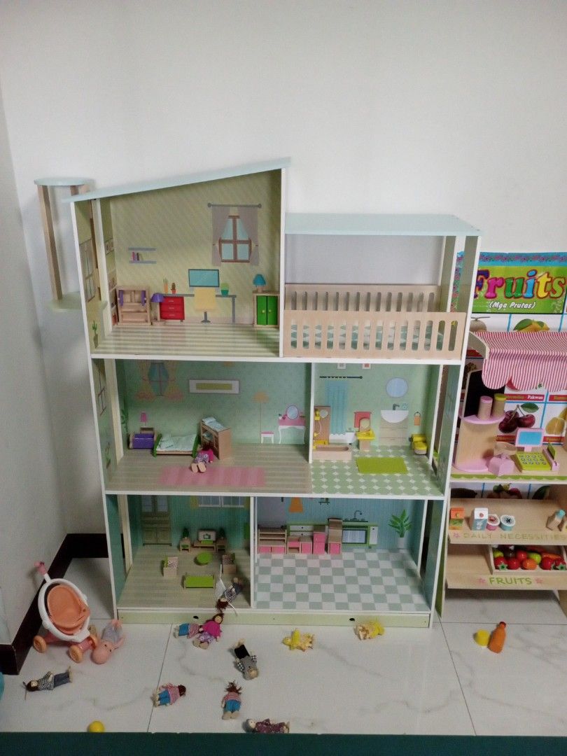 Dollhouse with elevator online and pool