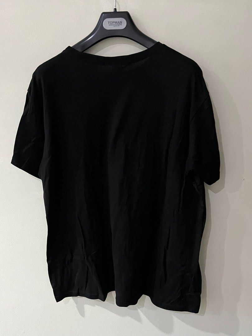 Black Friends oversized shirt (Category: Shirts) located in Paranaque City. Submitted by eliott2018 (Listing ID 1229719220, Image 2). Description: .