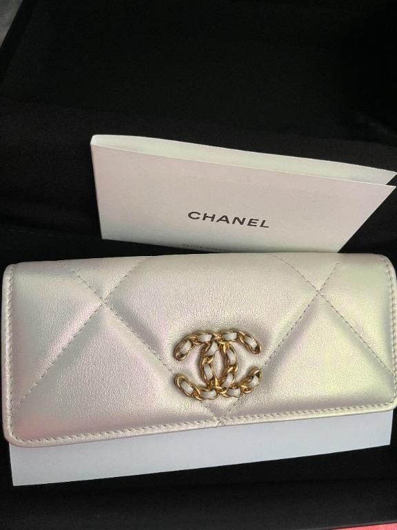 Chanel 19 long flap wallet - Shiny lambskin, gold-tone, silver