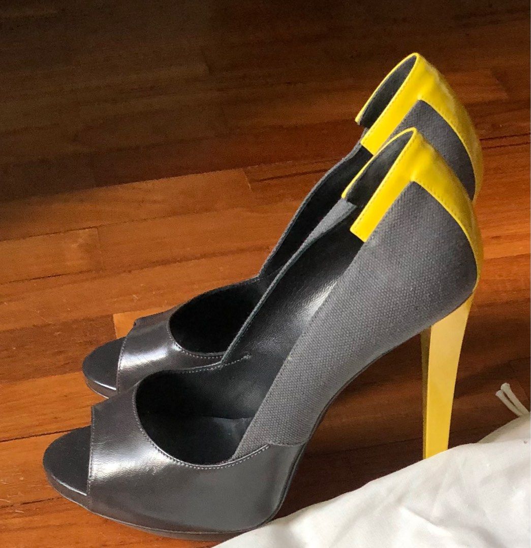 Alexander McQueen Black/Yellow Leather Peep Toe Pumps Size 37.5 Alexander  McQueen | TLC