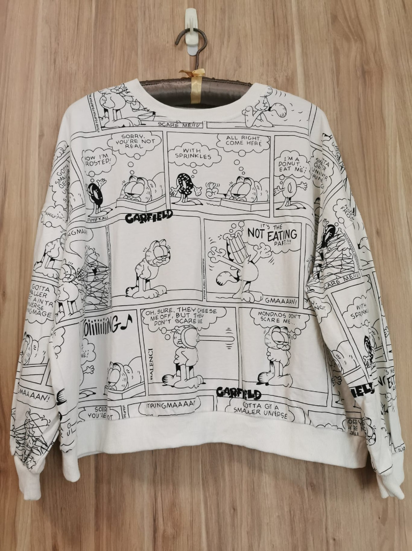 BRAND NEW GARFIELD COMIC STRIP SWEATER