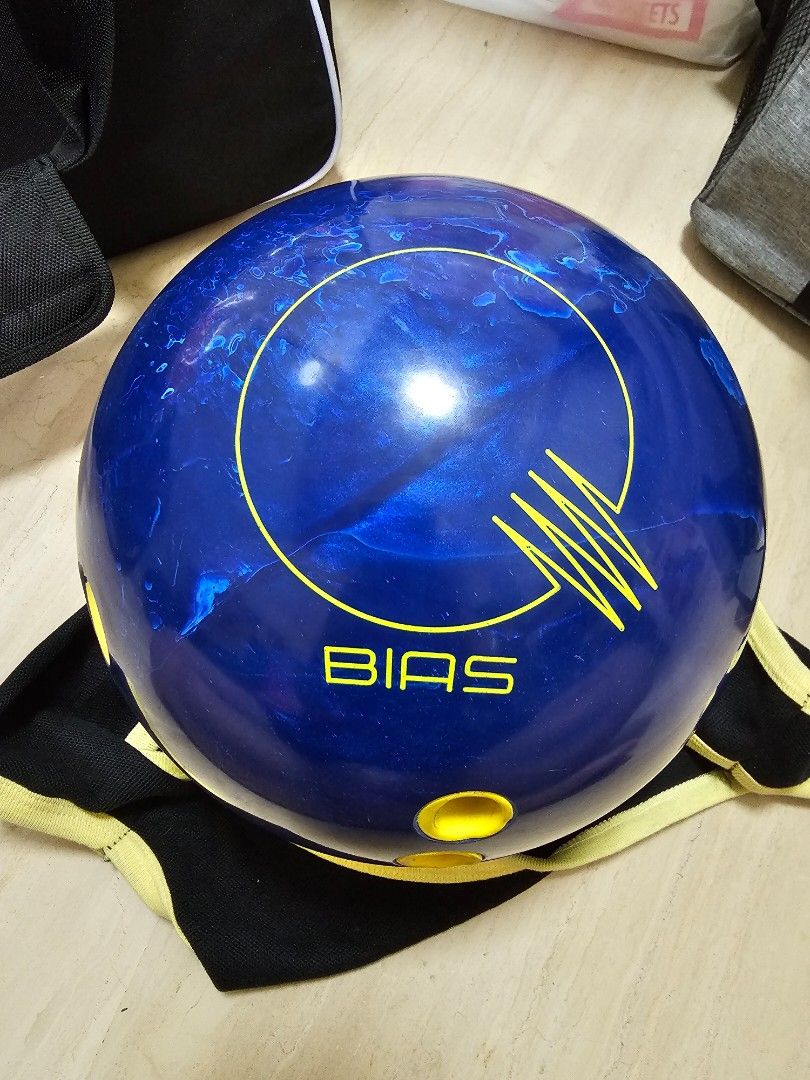 Brunswick QUANTUM BIAS PEARL 14LBS bowling ball, Sports Equipment