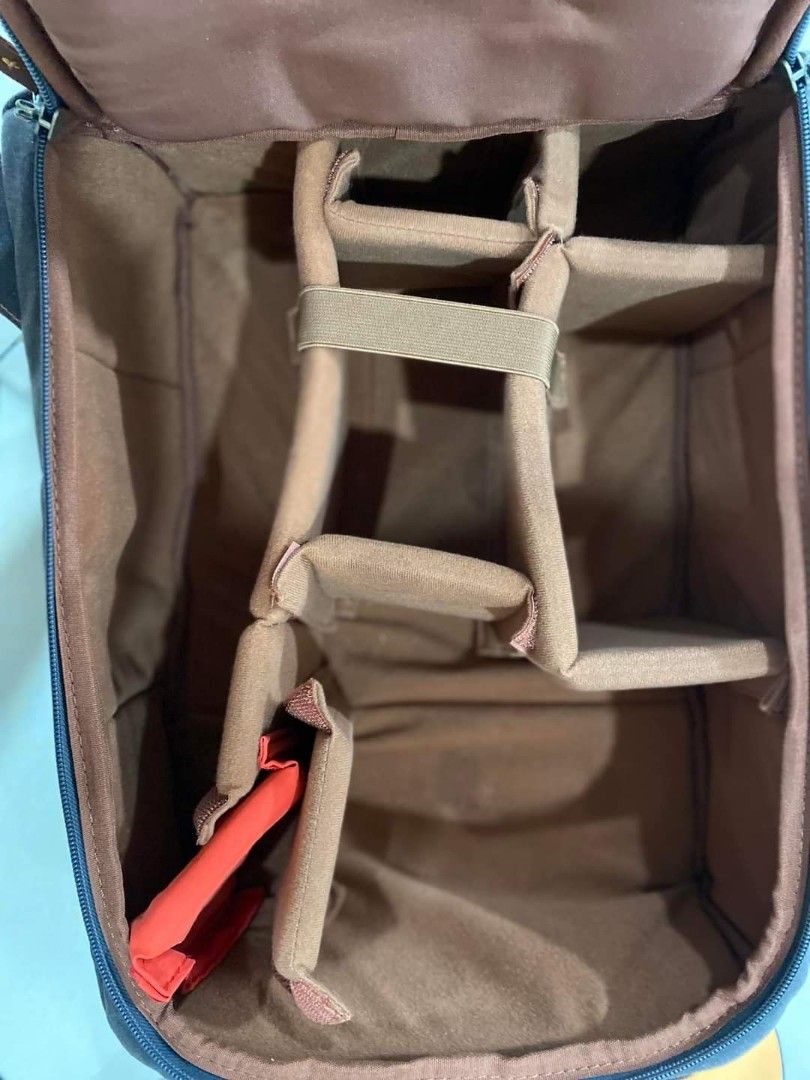 Camera Backpack (Category: Camera Bags & Carriers) located in Pekan Nanas. Submitted by yadihashim (Listing ID 1229683656, Image 3). Description: Camera backpack for sale, mint condition. Sesuai utk layan job wedding seharian. Lokasi Pontian Johor.