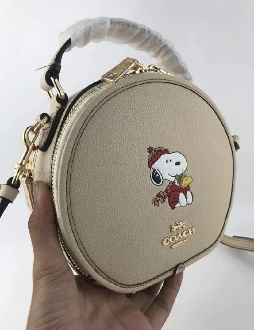 COACH X PEANUTS XBODY 👜 (Category: Luxury Bags & Wallets) located in Las Pinas. Submitted by yhn_boutique (Listing ID 1229659462, Image 1). Description: Actual pic posted 📌Cash on delivery via lalamove/grab 📌J&T pay today ship today 📌complete inclusions pls: visit my page & carousell acct for peace of mind TY! 🛍️ DISCLAIMER: not affiliated or endorsed with any of the brands featured on this page. All copyrights and trademarks belong to the o