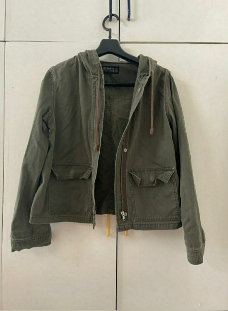Cotton on army woodie jacket on Carousell