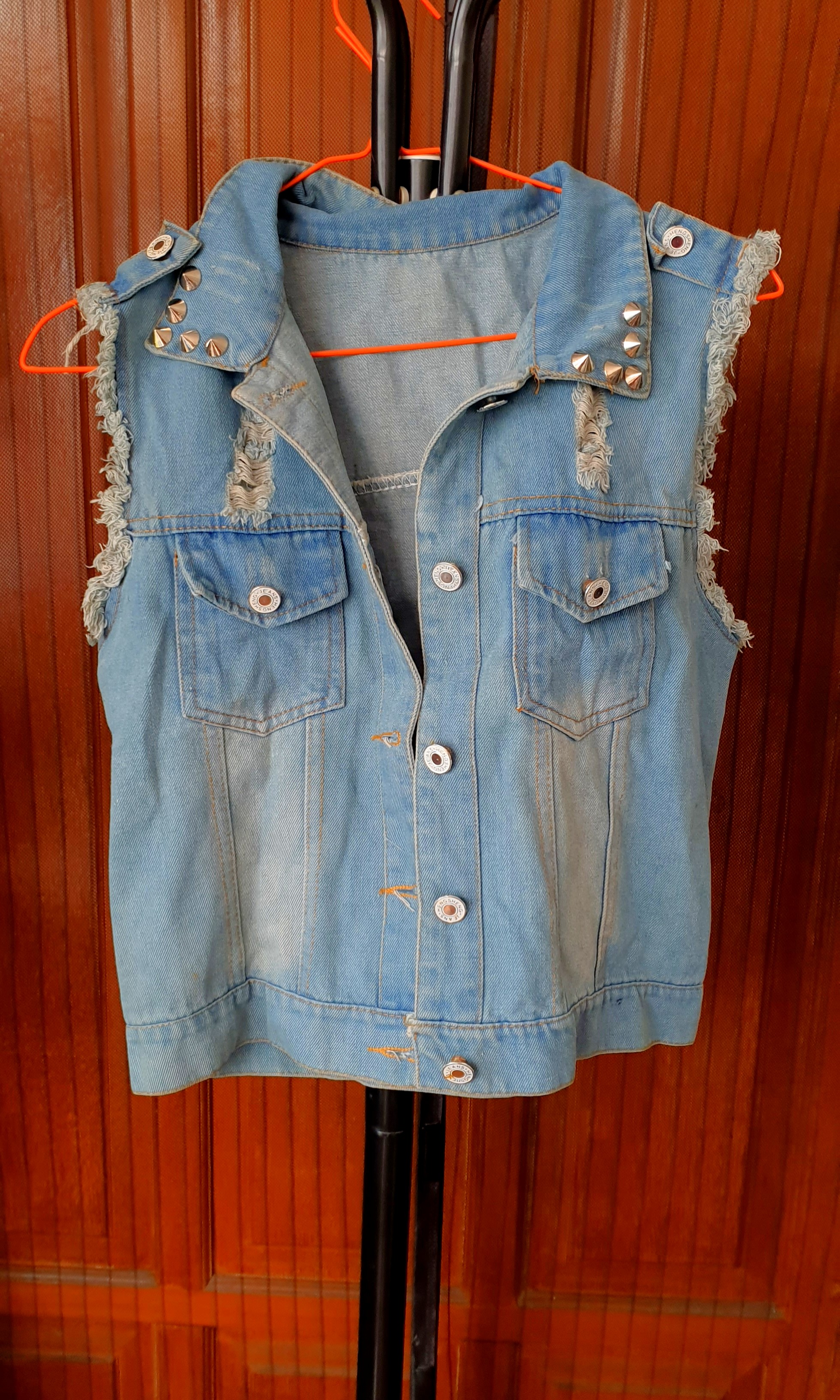Crop Vest ripped jeans ala rocker, Fesyen Wanita, Pakaian Wanita, Baju ...