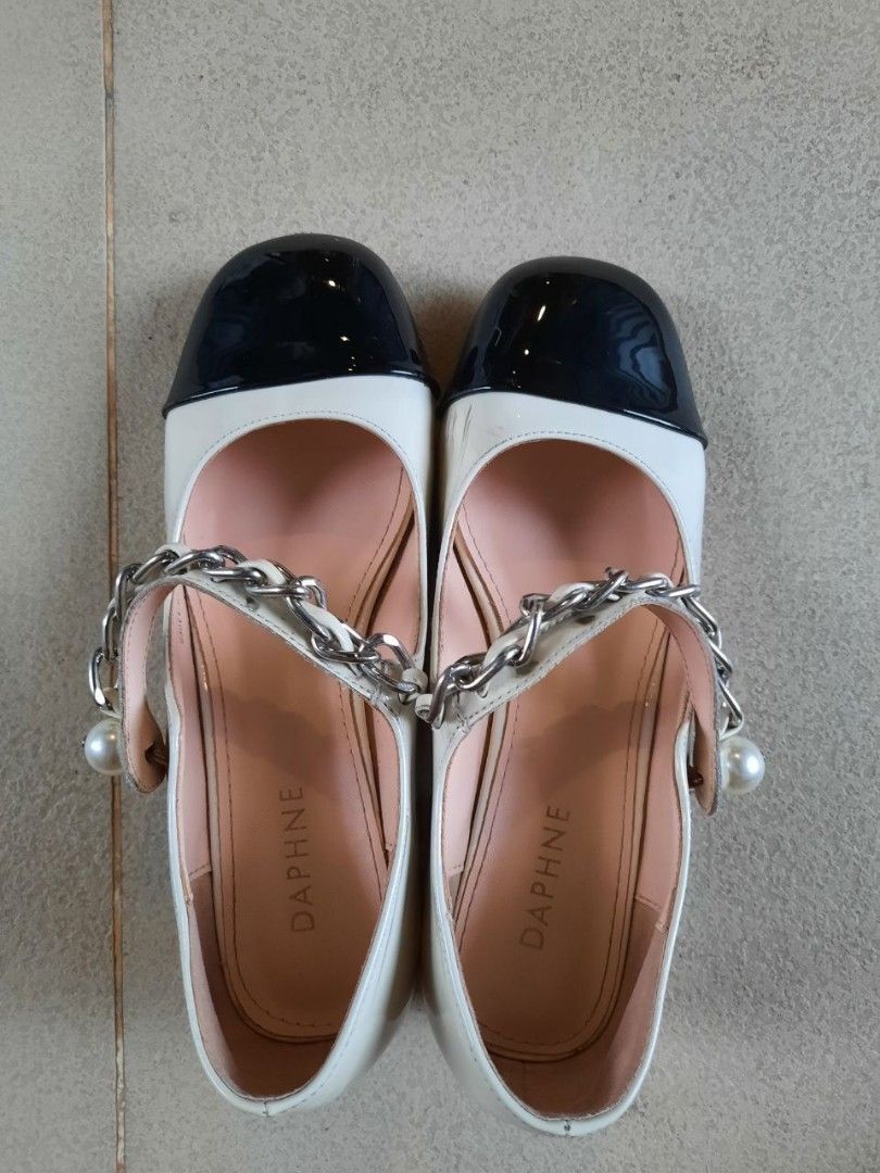 Daphne Mary Jane Shoes Women s Fashion Footwear Heels on Carousell