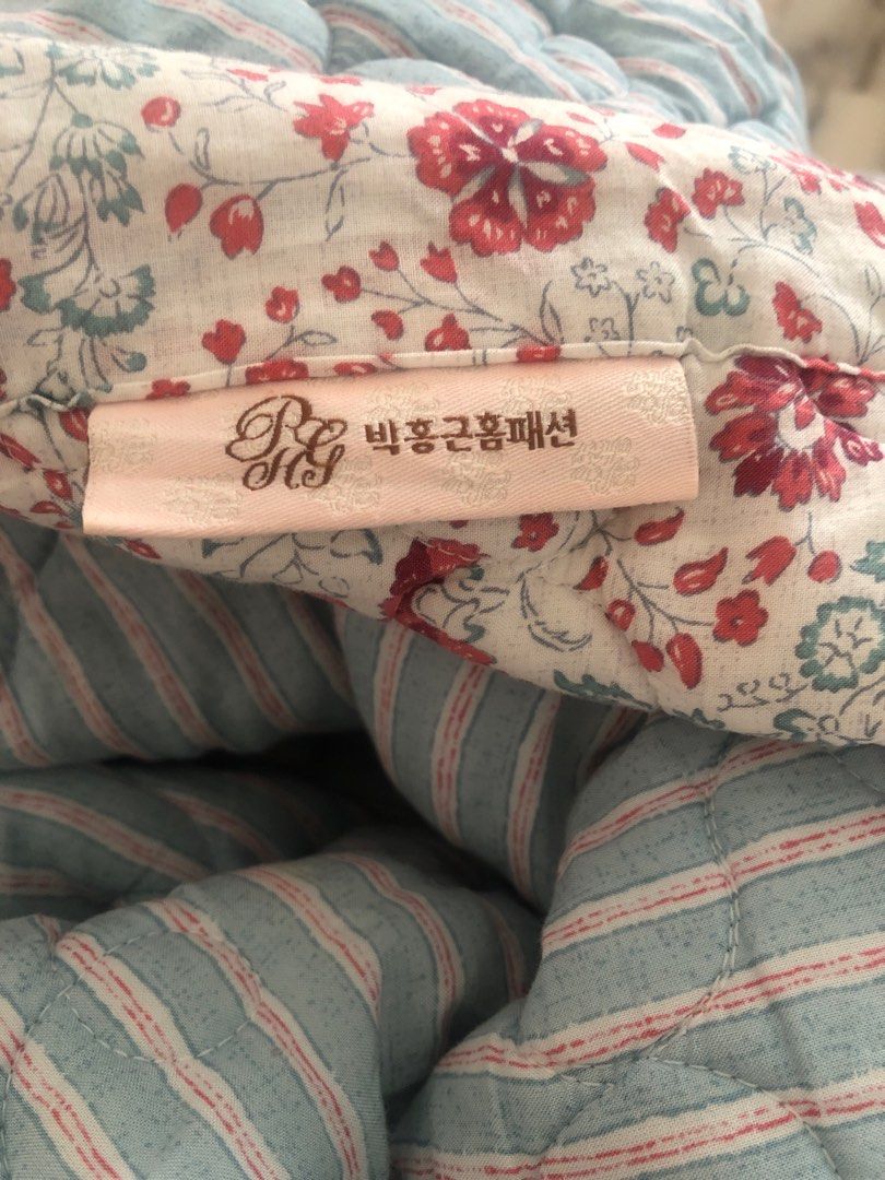 Comforter Super Queen Defect, Furniture & Home Living, Bedding & Towels