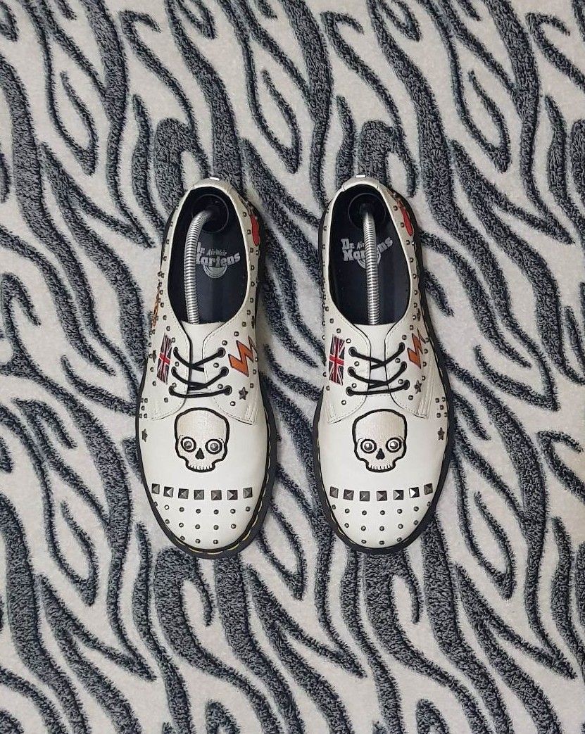 Dr martens rock shop and roll white
