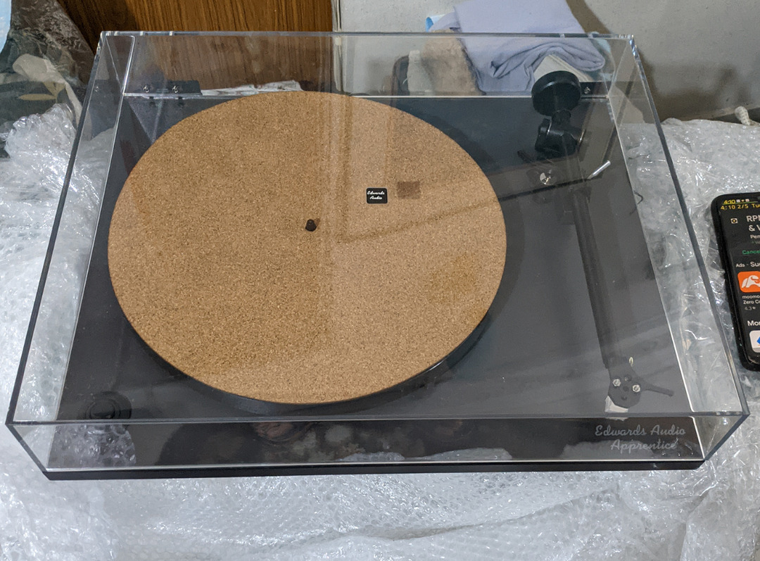 Edwards Audio Apprentice Turntable, brandnew with cartridge, Audio