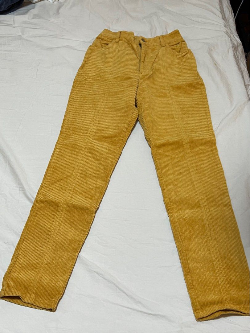Forever 21 Corduroy Jeans (Category: Jeans) located in Quezon City. Submitted by beesly (Listing ID 1229793821, Image 1). Description: 👉🏻 Size: W- 24-25 in, L- 39 in 👉🏻 sewed at the back for more fitted look 👉🏻 can do same day delivery 👉🏻 payment through gcash .