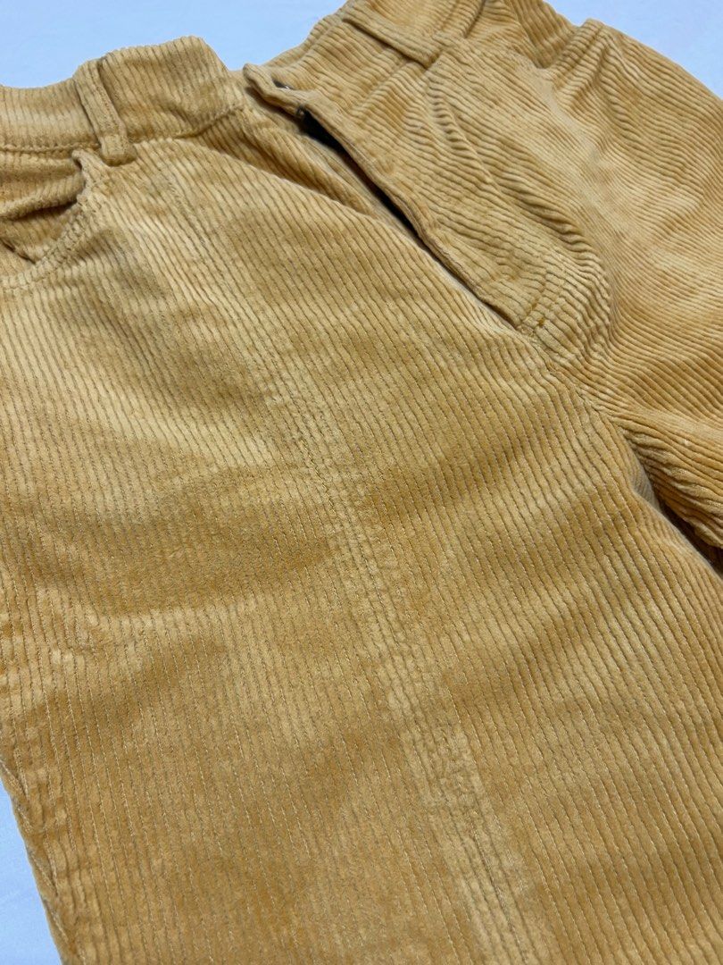 Forever 21 Corduroy Jeans (Category: Jeans) located in Quezon City. Submitted by beesly (Listing ID 1229793821, Image 2). Description: 👉🏻 Size: W- 24-25 in, L- 39 in 👉🏻 sewed at the back for more fitted look 👉🏻 can do same day delivery 👉🏻 payment through gcash .