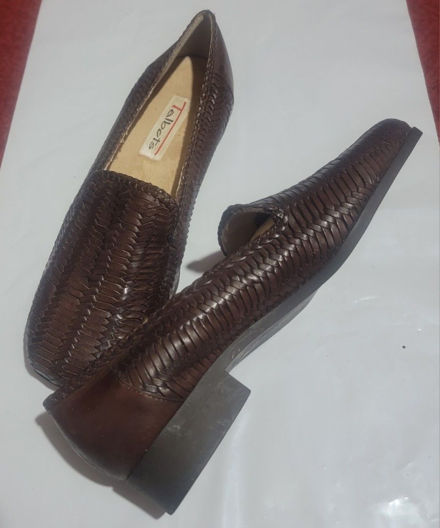GENUINE TALBOTS LEATHER WOVEN FLATS (Category: Loafers) located in Quezon City. Submitted by reluvit08 (Listing ID 1229734753, Image 2). Description: Brand New Genuine Leather Size 6.
