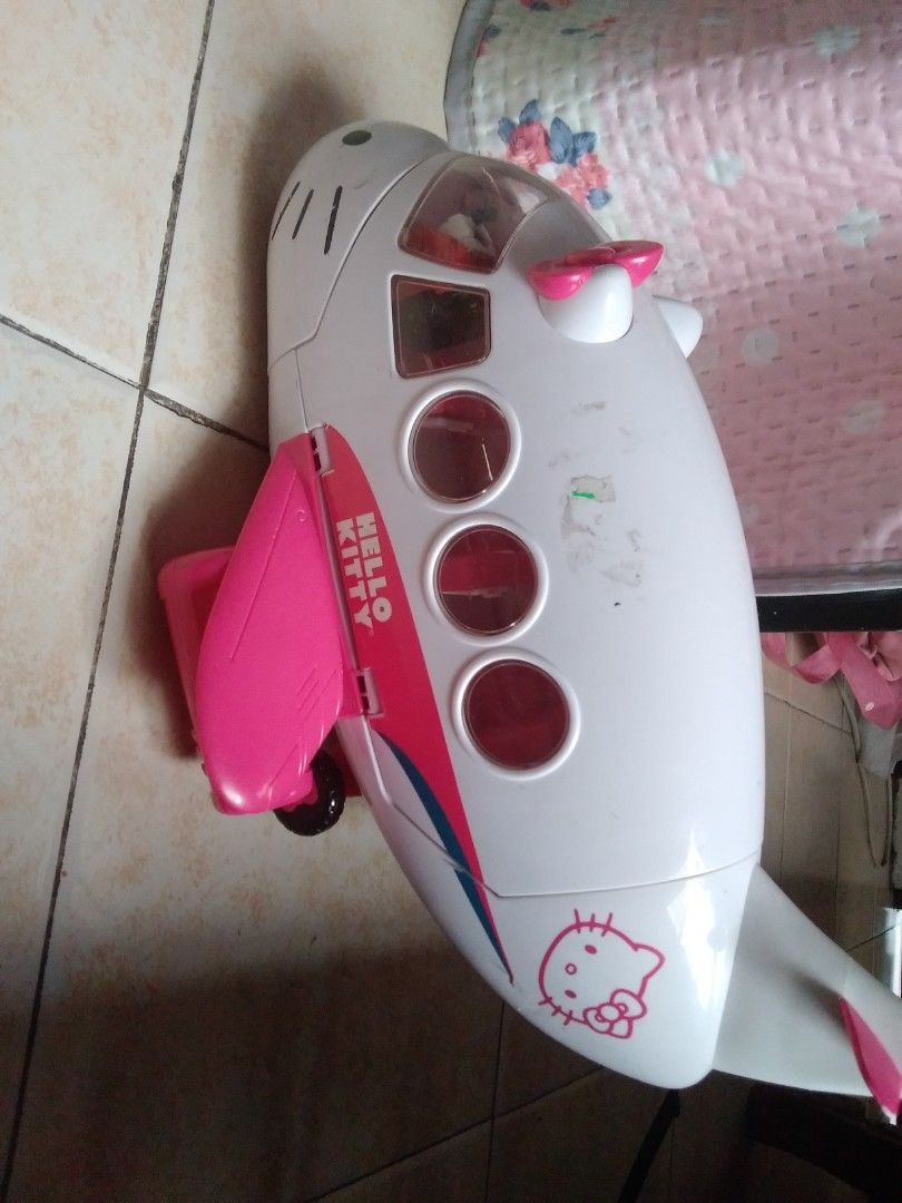 Hello kitty airplane on Carousell