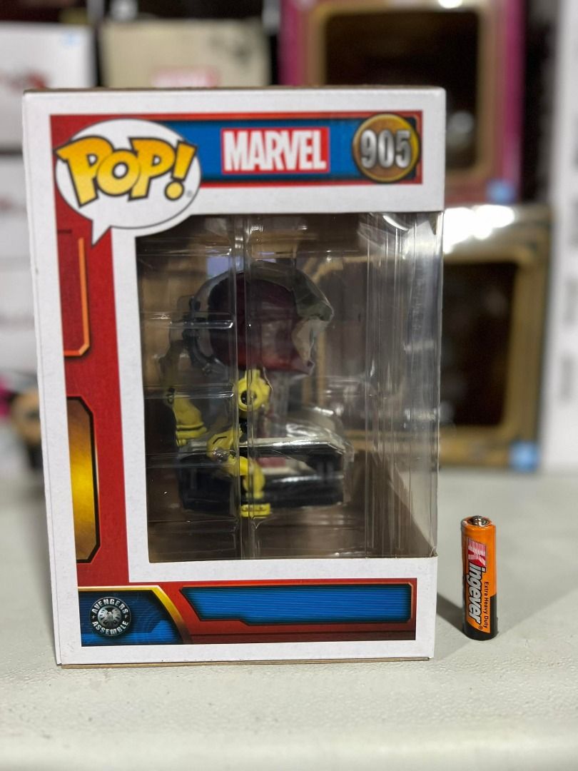 Funko Pop Homem de Ferro 905 Iron Man with Gantry GITD