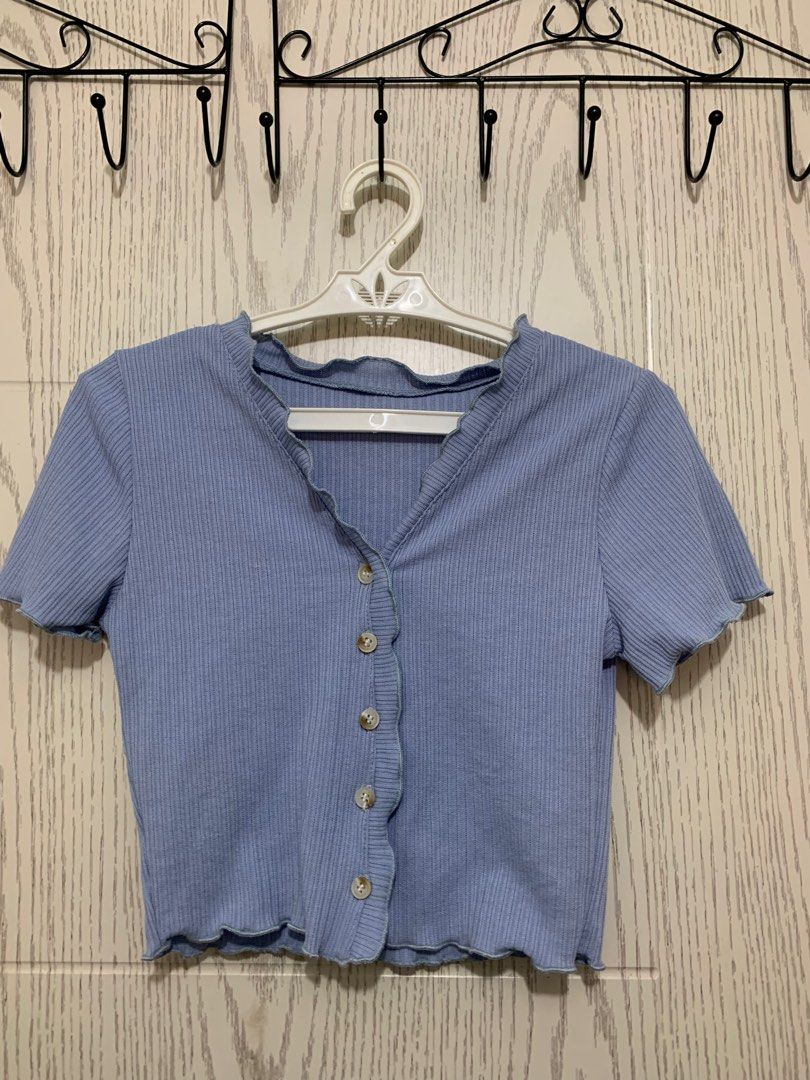 Korean t-shirt cardigan (Category: Others Tops) located in Manila. Submitted by rlynxxxxx (Listing ID 1229703369, Image 1). Description: I have two of these: small and medium. - 2 for 200 MOP - Gcash.