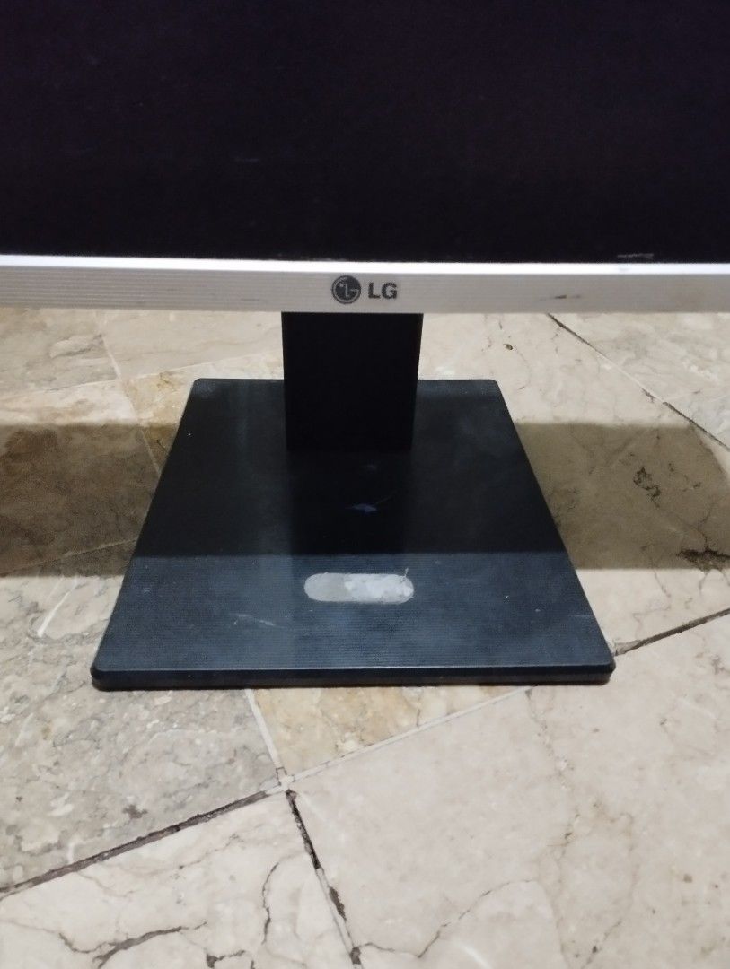 LG Monitor 17 inches, Computers & Tech, Desktops on Carousell