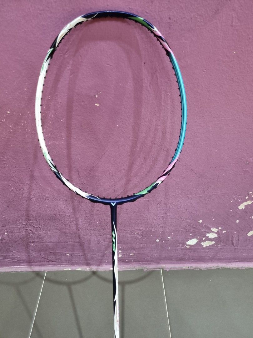 Like New Victor Auraspeed HS 4u g5 badminton racket not yonex lining