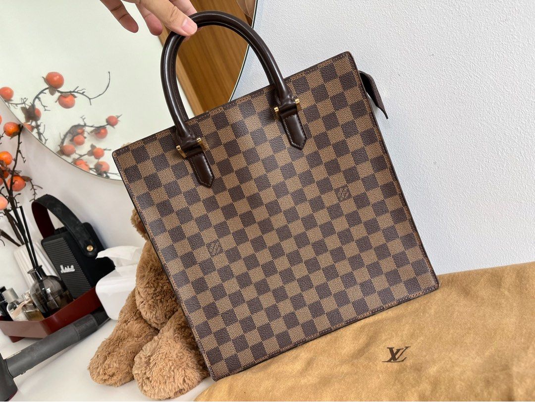 Louis Vuitton LV Vintage Damier Venice Sac Plat Bag, Luxury, Bags & Wallets  on Carousell