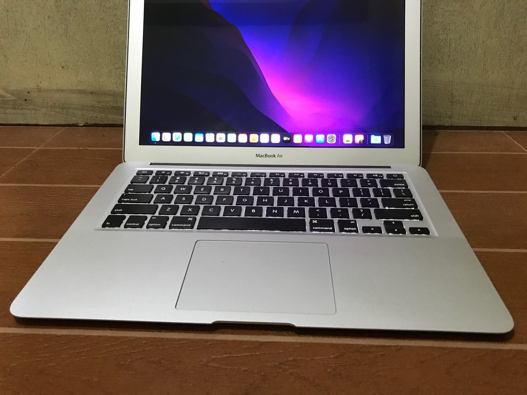 Macbook Air 1.6 Ghz Dual Core Intel Core I5 MacBook Air (13-inch, Early 2015) 4gb 128gb SSD storage 1.6 GHz intel