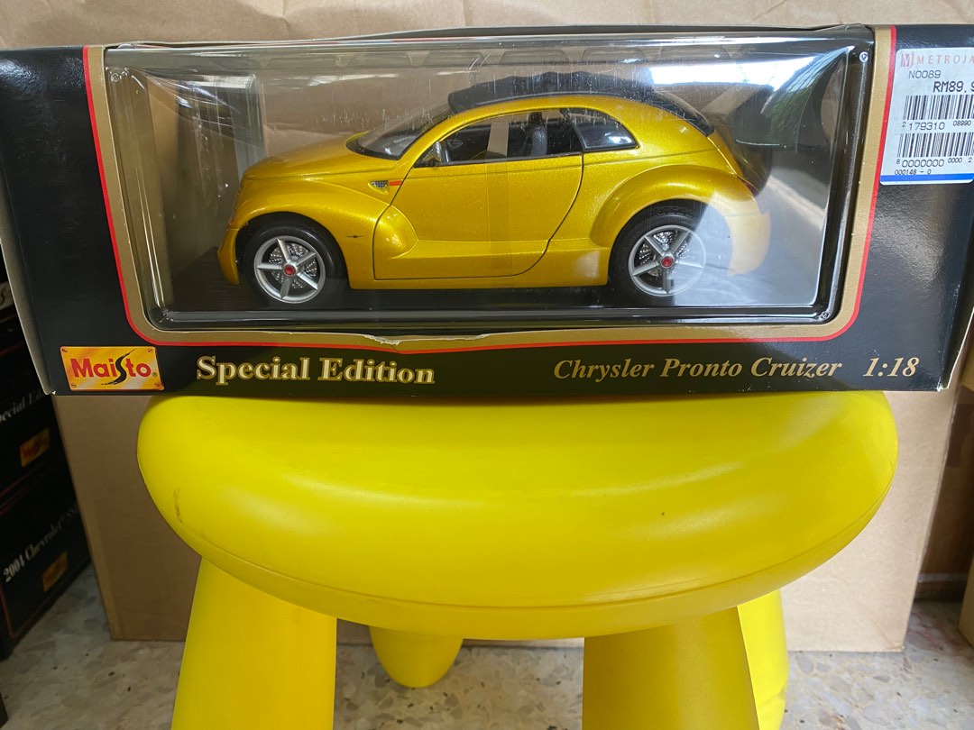 Maisto Chrysler Pronto Cruizer (Original Concept Version) 118 scale