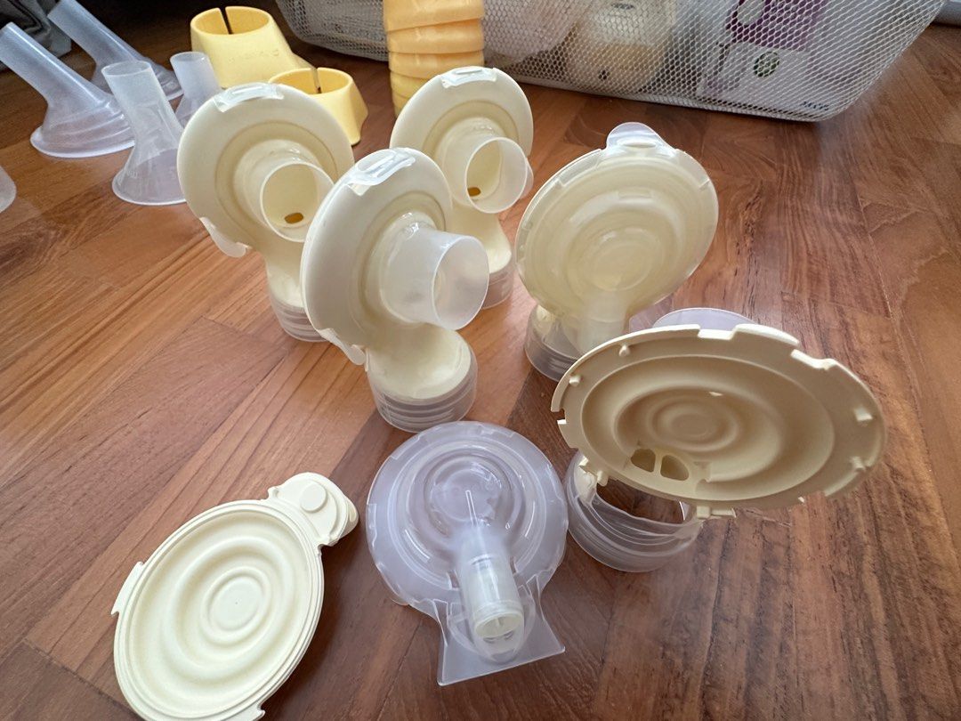 Medela freestyle pump (free ALL accessories), Babies & Kids, Nursing