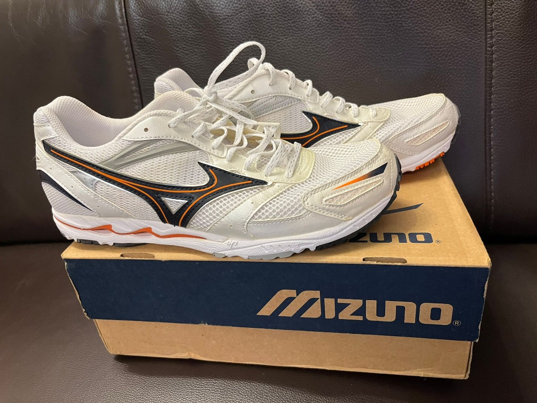 Mizuno discount wave revolver