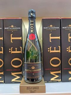 Moët & Chandon Champagne with gift box