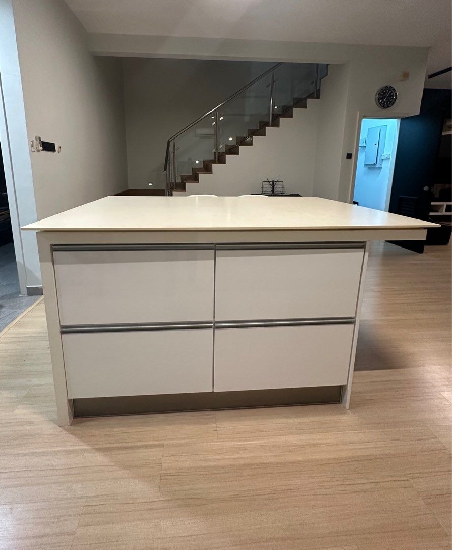 Moveable Island / Dining Table + Storage Drawers & complete