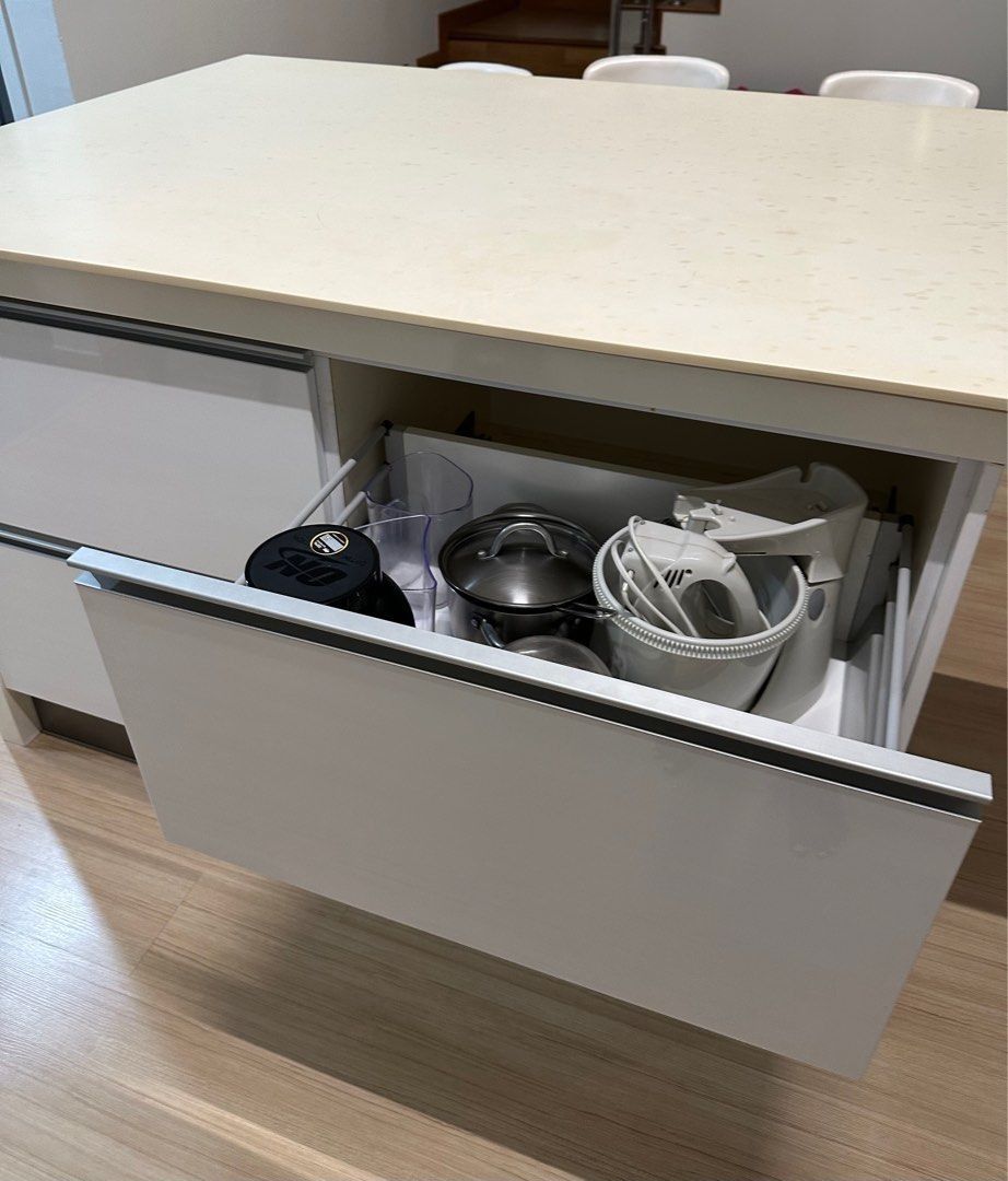 Moveable Island / Dining Table + Storage Drawers & complete