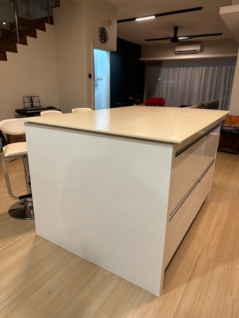 Moveable Island / Dining Table + Storage Drawers & complete