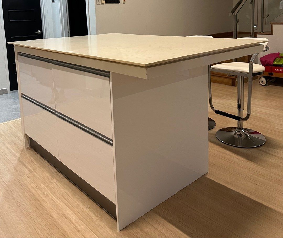 Moveable Island / Dining Table + Storage Drawers & complete with 3 x Bar Stools