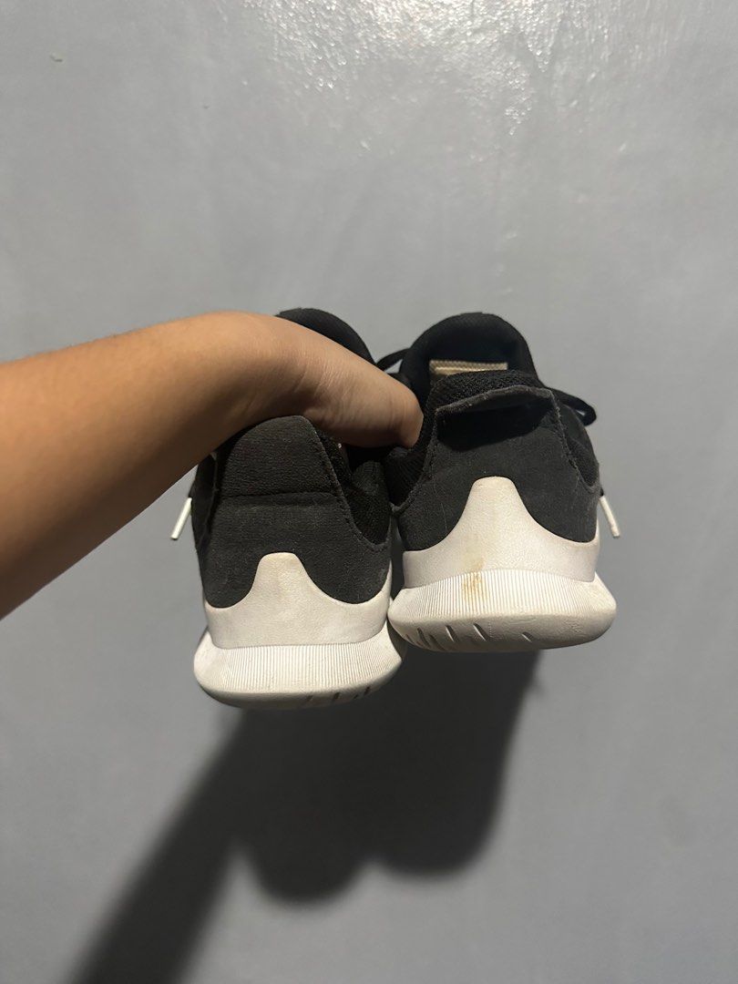 nike viale running shoes