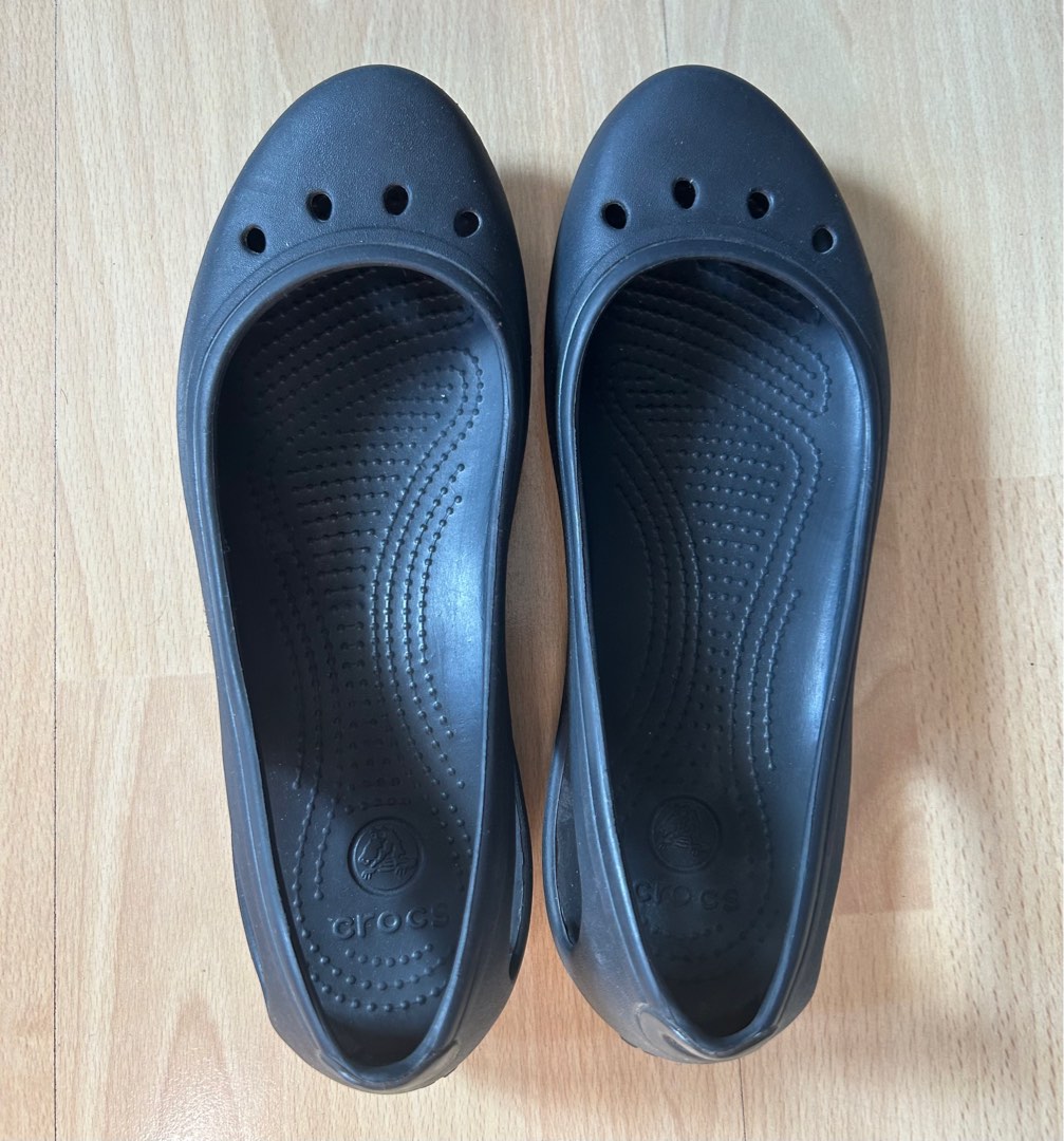 Original Crocs Black Doll Shoes, Women's Fashion, Footwear, Flats & Sandals on Carousell