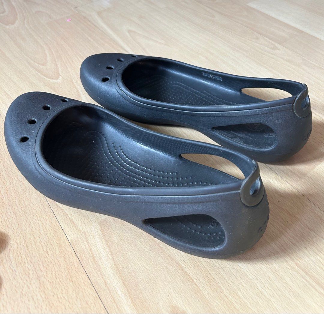 Original Crocs Black Doll Shoes, Women's Fashion, Footwear, Flats & Sandals on Carousell