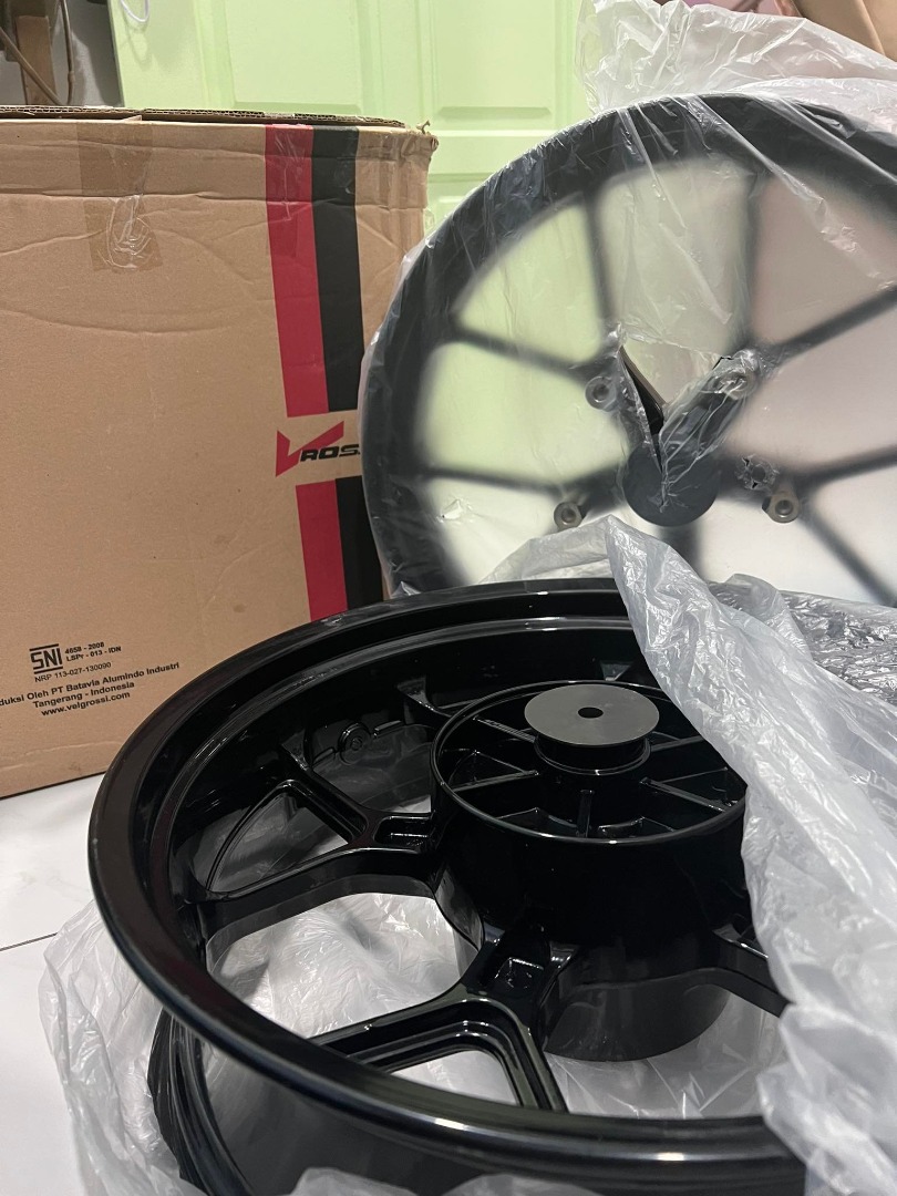 ORIGINAL Vrossi rim r25 cobra, Auto Accessories on Carousell