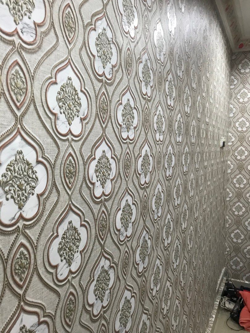 Deewar Wallpaper, Colorful paisley pattern on a white background - Magic  Decor ®