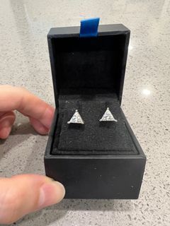 Perlini’s Silver CZ earring studs