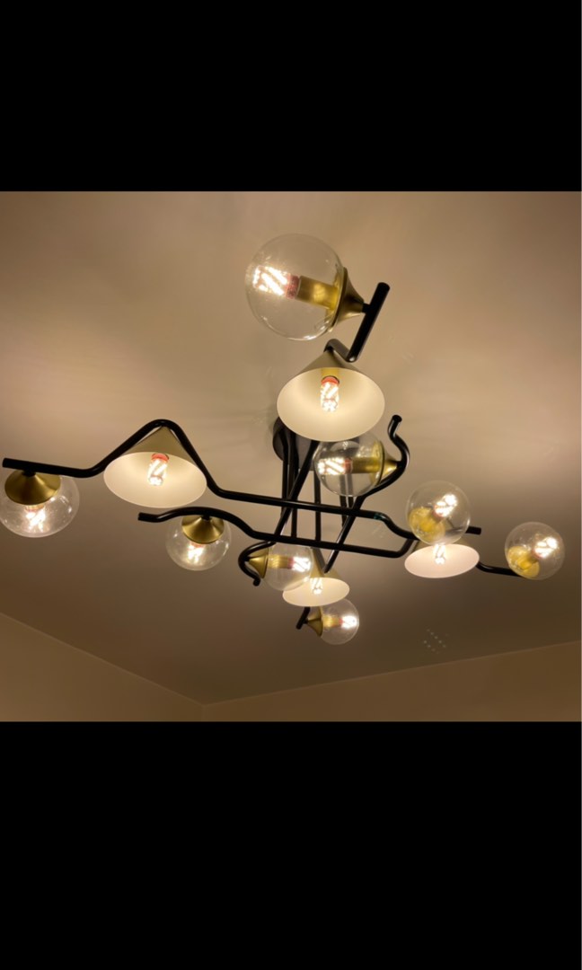 The lamp installation master is a professional in installing Taobao lamps or ceiling fans, the price is very cheap 👍🤣🤣 Please WhatsApp: 6619686862863125405571113