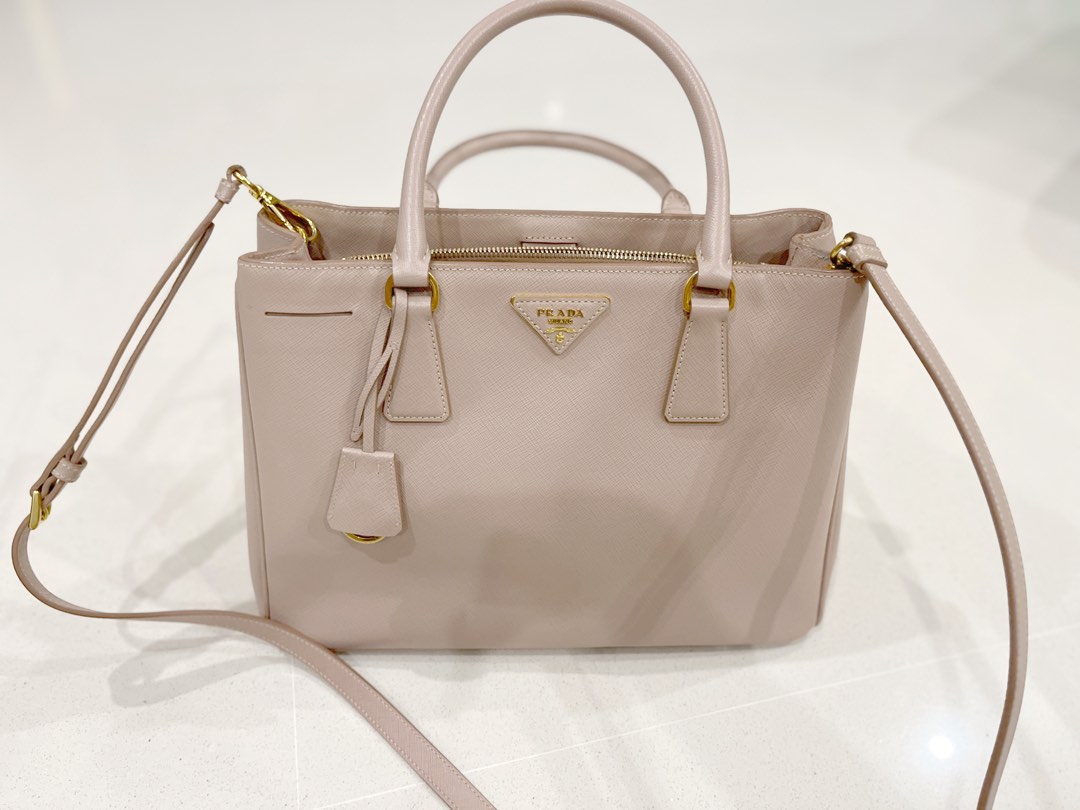 Prada Saffiano Lux Galleria Shopping Bag 25cm (gold colour), Luxury, Bags &  Wallets on Carousell