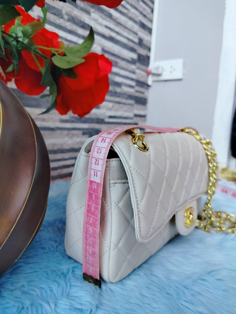 Preloved Chanel double flap (Category: Luxury Bags & Wallets) located in Cebu City. Submitted by day.98 (Listing ID 1229741283, Image 3). Description: selected from japan surplus caviar leather meduim size holo sticker & microchip wuth dust bag no flaws.