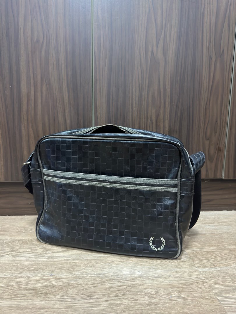 Preloved Fred Perry Checkered Messenger Sling Bag Men s Fashion