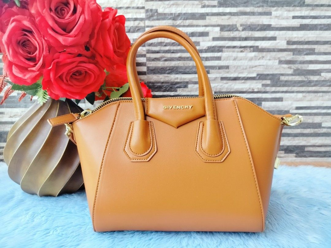 Preloved Givenchy antigona sling Luxury Bags Wallets on Carousell